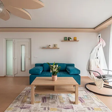 Apartment Roze Blue Design
